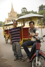 Sina en Nato onze TukTuk chauffeurs